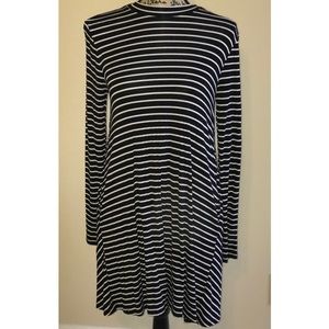 Simple flowy long sleeve dress